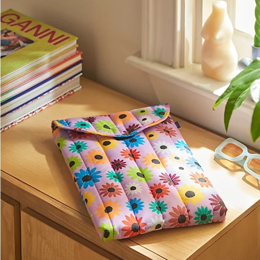 BAGGU Puffy 16" Retro Recycled Laptop Sleeve Wild Daisy Archive Rare HTF Print